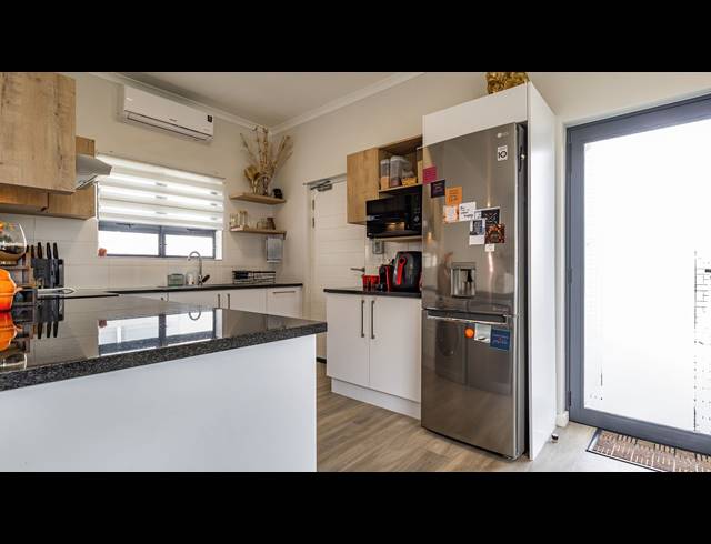 3 BEDROOM HOUSE FOR SALE IN BURGUNDY ESTATE